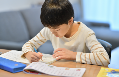 発達障害の子が宿題しない本当の理由とやる気を引き出す声かけの工夫