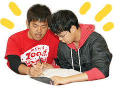 画像:先生と勉強している子